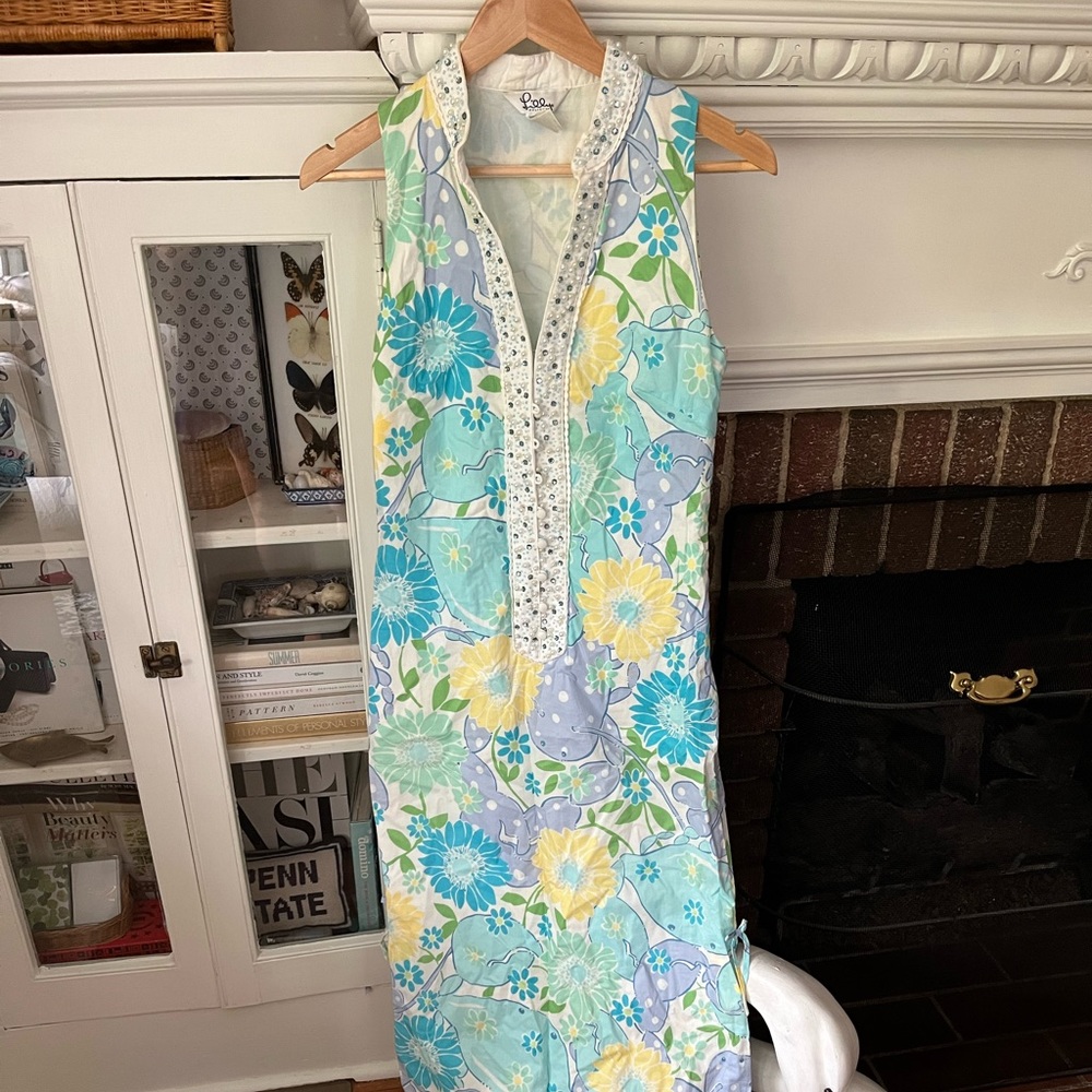 Vintage Lilly Pulitzer dress. In good condition. some spots as seen in the photo